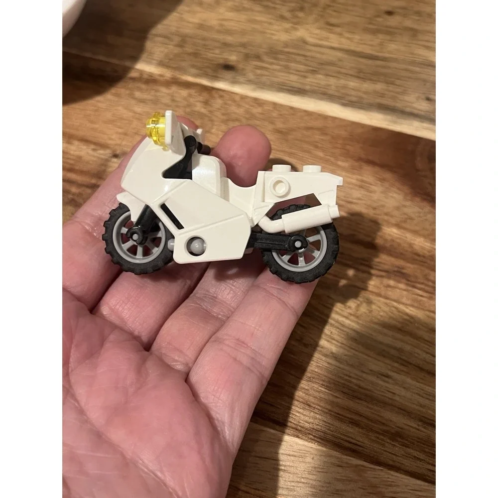 3 LEGO Motorcycle Police white for minifigures (1‎ Missing Lights)  EUC See Pics